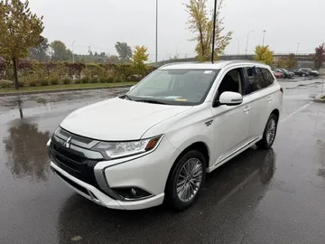 2022 Mitsubishi Outlander PHEV - image 3