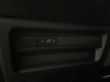 2022 Mitsubishi Outlander - image 27