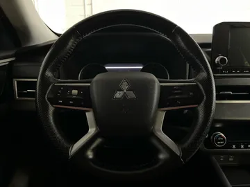 2022 Mitsubishi Outlander - image 23