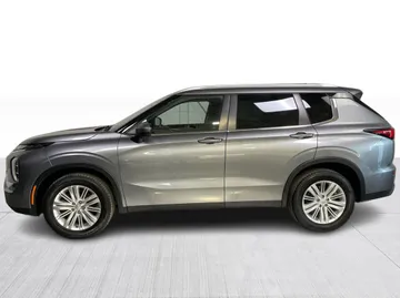 2022 Mitsubishi Outlander - image 10