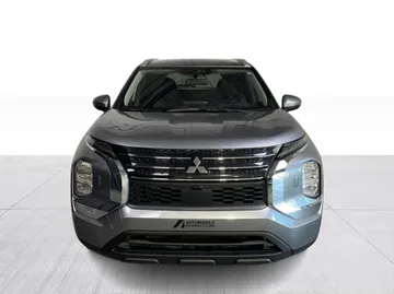 2022 Mitsubishi Outlander - image 8