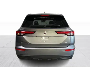 2022 Mitsubishi Outlander - image 12