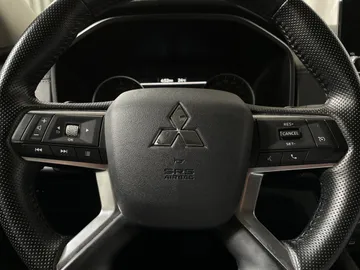 2024 Mitsubishi Outlander - image 17