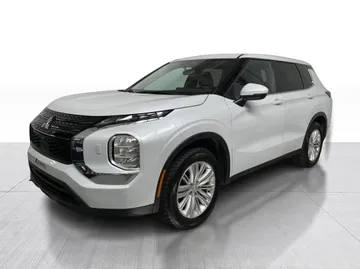 2024 Mitsubishi Outlander - image 9