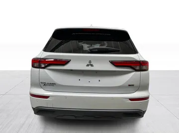 2024 Mitsubishi Outlander - image 12