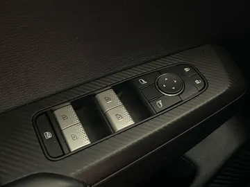 2024 Mitsubishi Outlander - image 21