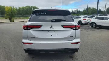 2024 Mitsubishi Outlander - image 4