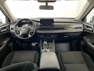 2024 Mitsubishi Outlander - image 4