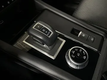 2024 Mitsubishi Outlander - image 24