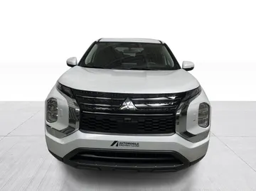 2024 Mitsubishi Outlander - image 8