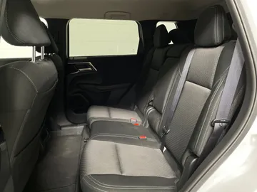 2024 Mitsubishi Outlander - image 15