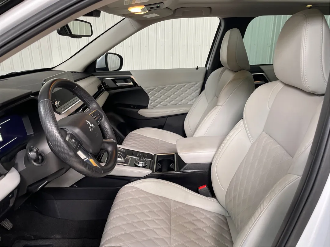 2023 Mitsubishi Outlander for sale - photo 3