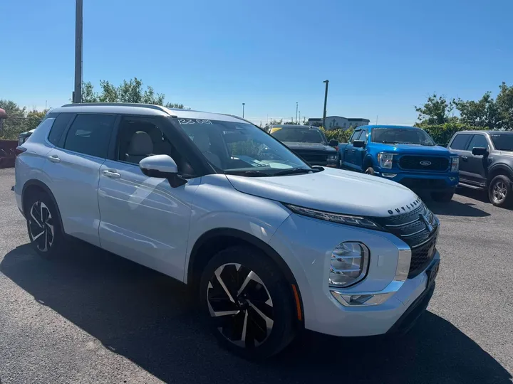 2023 Mitsubishi Outlander - image principale
