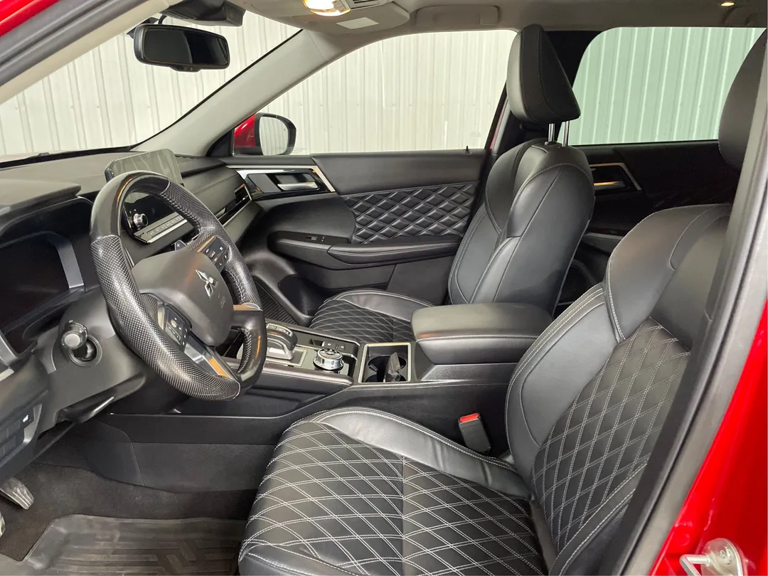 2023 Mitsubishi Outlander for sale - photo 3