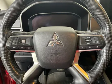 2023 Mitsubishi Outlander - image 18
