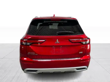 2023 Mitsubishi Outlander - image 12