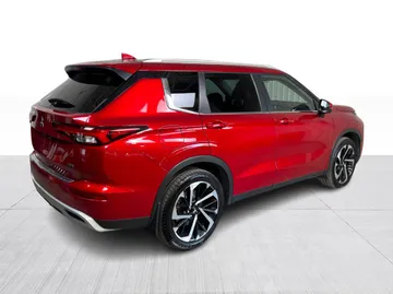 2023 Mitsubishi Outlander - image 14