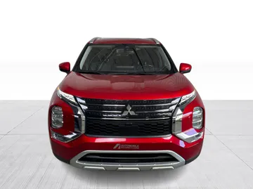 2023 Mitsubishi Outlander - image 8