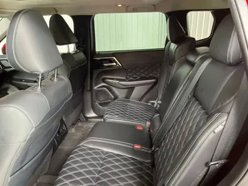 2023 Mitsubishi Outlander - image 15