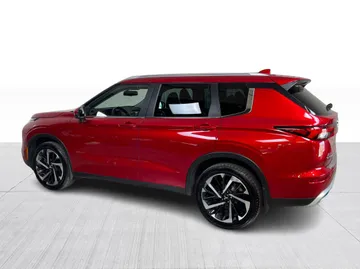 2023 Mitsubishi Outlander - image 11