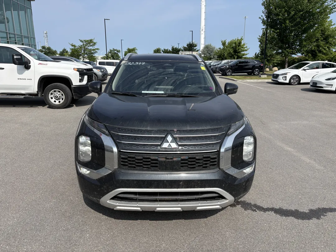 2023 Mitsubishi Outlander — photo 2