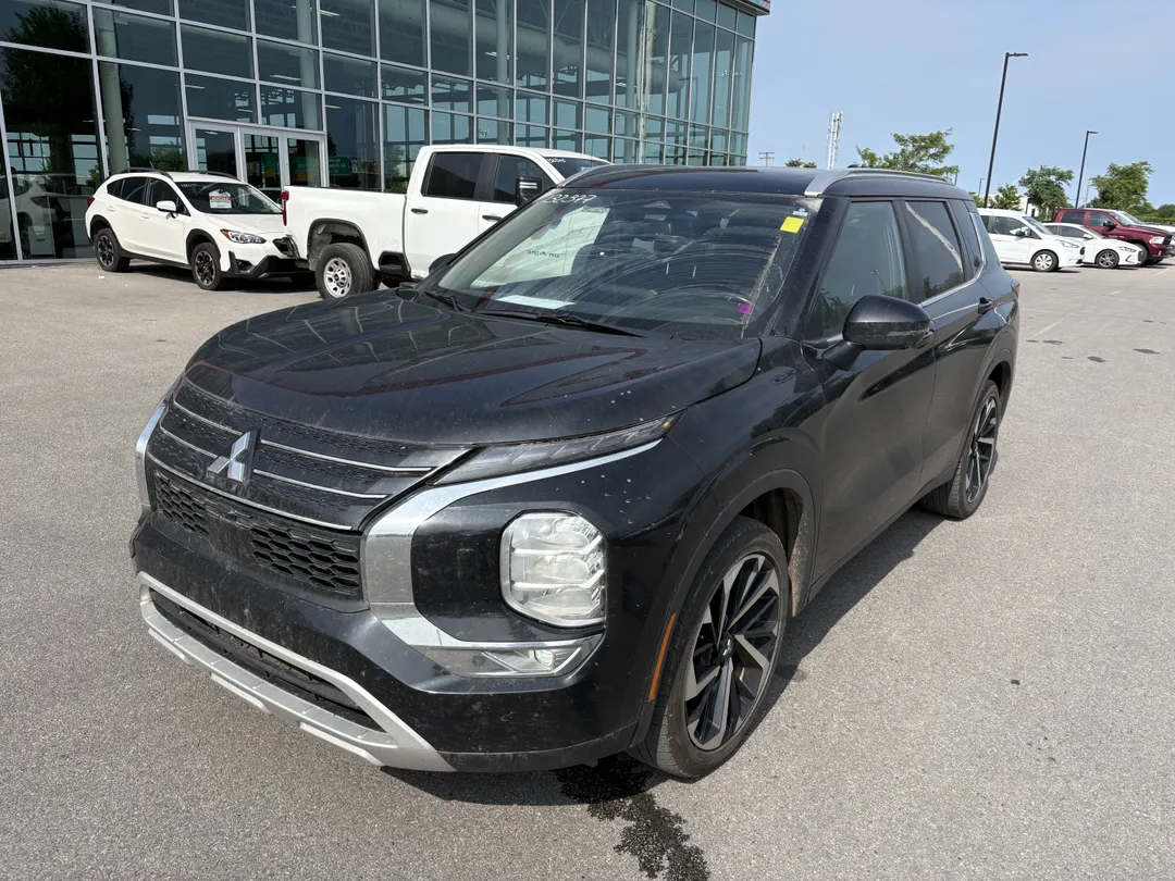 2023 Mitsubishi Outlander — photo 3