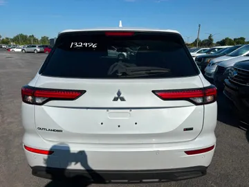 2024 Mitsubishi Outlander - image 6
