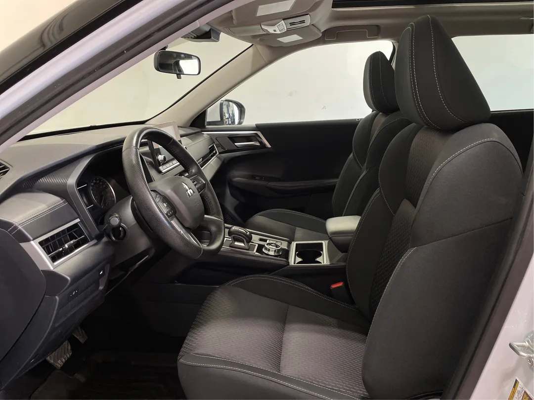 2024 Mitsubishi Outlander for sale - photo 3