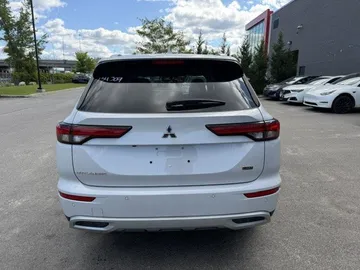 2024 Mitsubishi Outlander - image 6