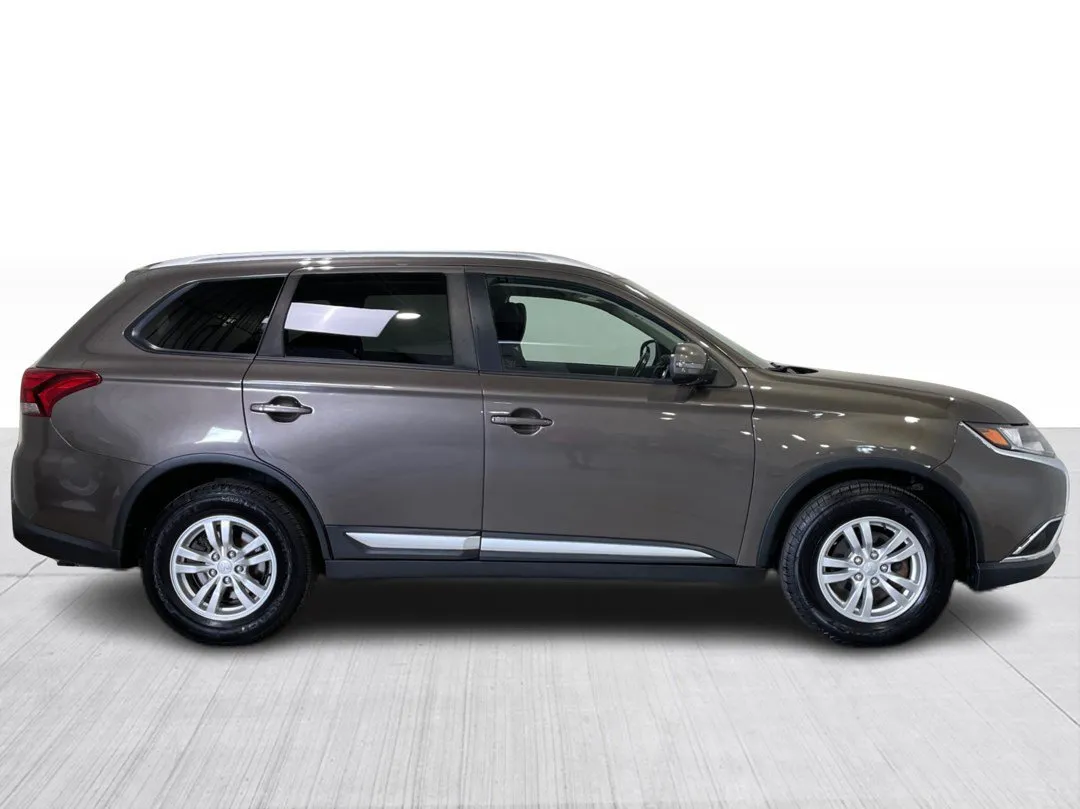 2018 Mitsubishi Outlander — photo 2