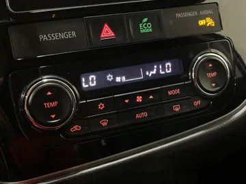 2018 Mitsubishi Outlander - image 18