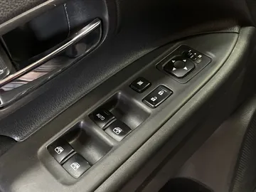 2018 Mitsubishi Outlander - image 21