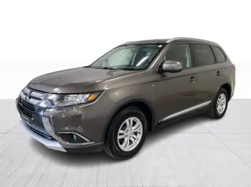 2018 Mitsubishi Outlander - image 9