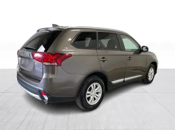 2018 Mitsubishi Outlander - image 14