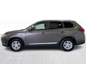 2018 Mitsubishi Outlander - image 10