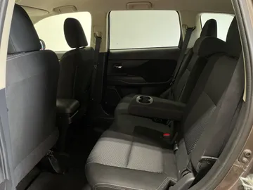 2018 Mitsubishi Outlander - image 15