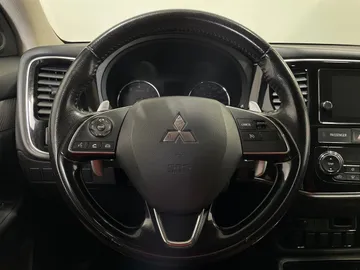 2018 Mitsubishi Outlander - image 22