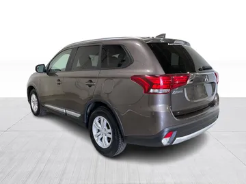 2018 Mitsubishi Outlander - image 11