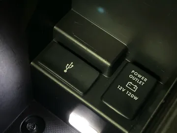 2018 Mitsubishi Outlander - image 24
