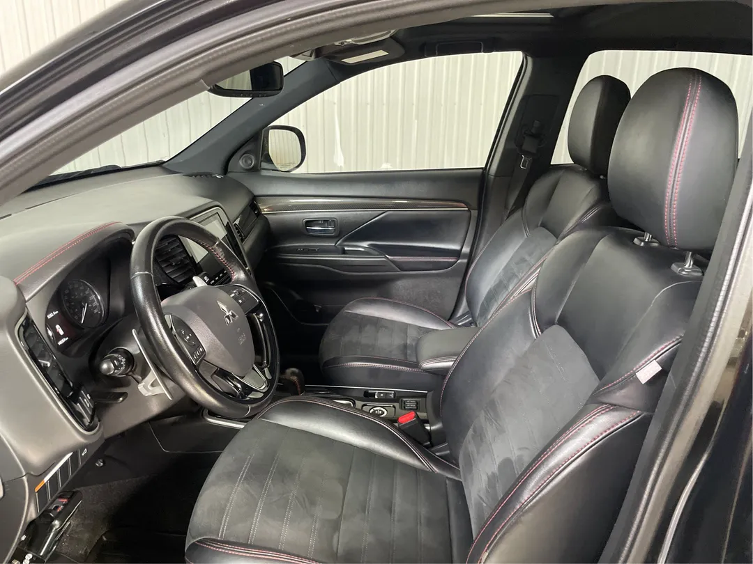 2020 Mitsubishi Outlander — photo 3