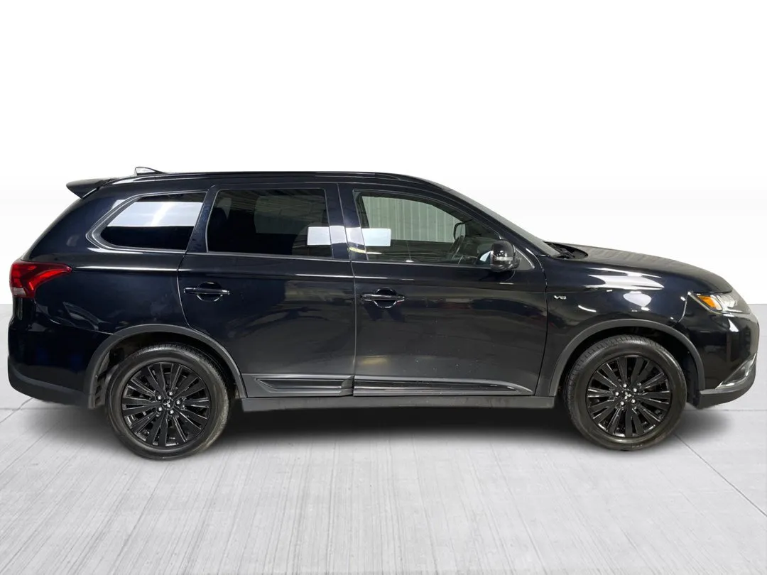 2020 Mitsubishi Outlander — photo 2