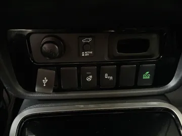 2020 Mitsubishi Outlander - image 29