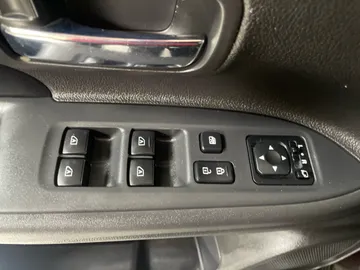 2020 Mitsubishi Outlander - image 26