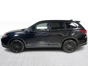 2020 Mitsubishi Outlander - image 10
