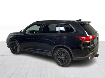 2020 Mitsubishi Outlander - image 11