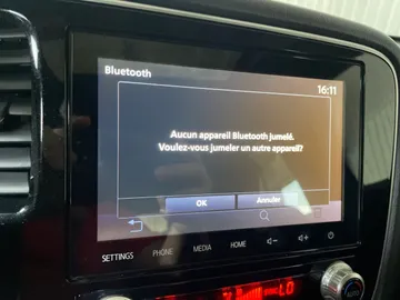 2020 Mitsubishi Outlander - image 28