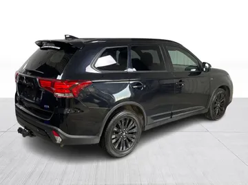 2020 Mitsubishi Outlander - image 14