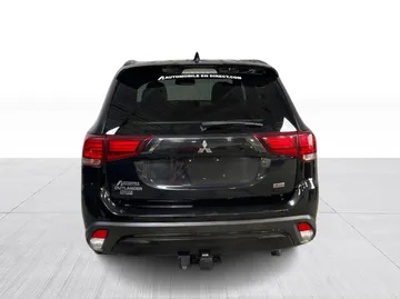 2020 Mitsubishi Outlander - image 12
