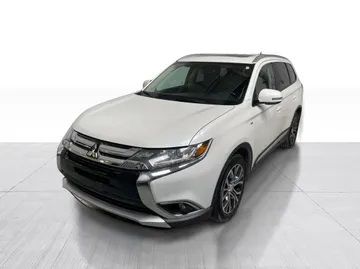 2016 Mitsubishi Outlander - image 9
