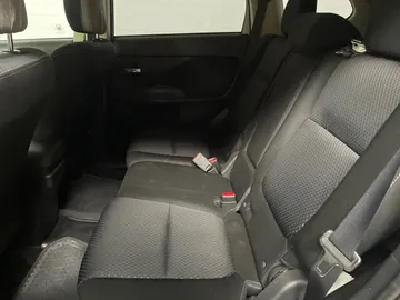 2016 Mitsubishi Outlander - image 15